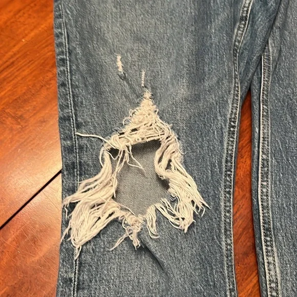Abercrombie & Fitch High Rise Mom Jeans Size 28 or 6 Distressed - Picture 7 of 11